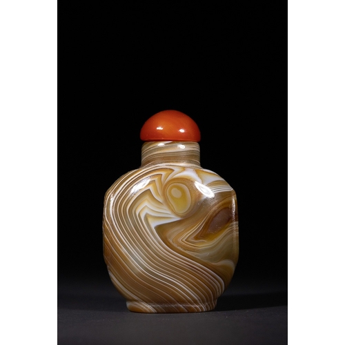 356 - A Chinese Banded Agate Snuff Bottle - A Chinese banded agate snuff bottle. The flattened ovoid body ... 