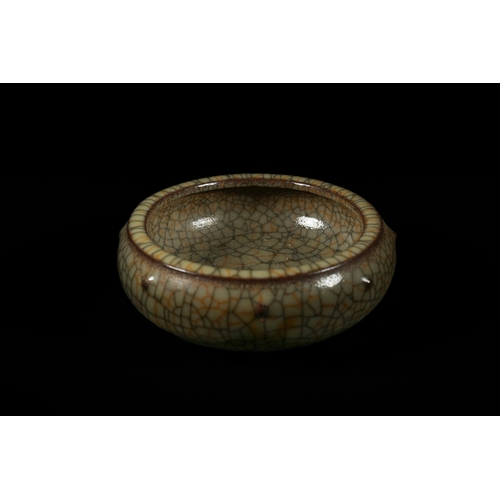 304 - A Chinese Ge-Type Crackle Glazed Brush Washer, Song Dynasty or Later. - A Chinese Ge-type crackle gl... 