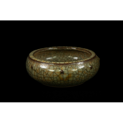 304 - A Chinese Ge-Type Crackle Glazed Brush Washer, Song Dynasty or Later. - A Chinese Ge-type crackle gl... 