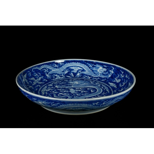 315 - A Chinese Blue and White 'Dragon' Dish, Kangxi Mark. - A Chinese blue and white 'dragon' dish, beari... 
