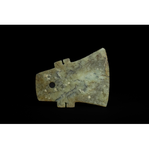 335 - A Chinese Jade Ceremonial Axe (Yue), Possibly Archaic. - A Chinese Jade Axe (Yue). This carved jade ... 