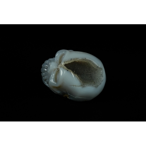 344 - A Chinese Agate Geode Carved Agate Skull. - A Chinese Agate Geode Hand Carved Realistic Crystal Skul... 