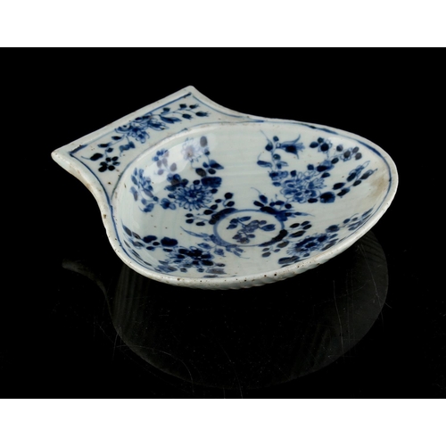 248 - A Chinese blue & white scallop shell shaped dish, 17th / 18th century, 6.4ins. (16.2cms.) wide (see ... 