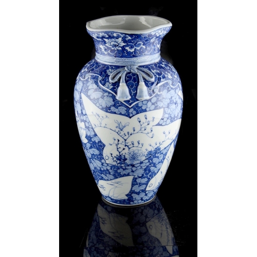 8 - Property of a lady - a late 19th / early 20th century Japanese blue & white Seto ware vase, with mou... 