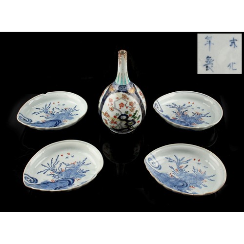 213 - A set of four Japanese shell shaped dishes, Meiji period (1868-1912), 4-character marks to bases, ea... 