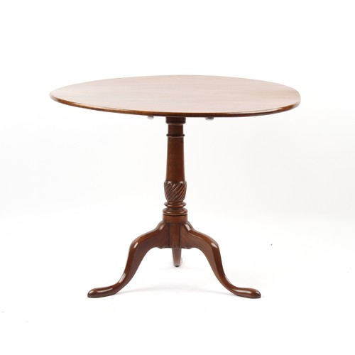 455 - Property of a gentleman - a re-polished George III circular tilt-top occasional table with turned co... 