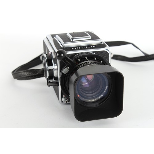 171 - Property of a gentleman - a Hasselblad 500C/M black cased camera with Carl Zeiss Planar f2.8 80mm le... 