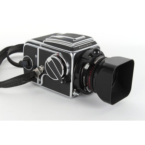 171 - Property of a gentleman - a Hasselblad 500C/M black cased camera with Carl Zeiss Planar f2.8 80mm le... 