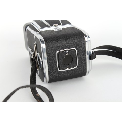 171 - Property of a gentleman - a Hasselblad 500C/M black cased camera with Carl Zeiss Planar f2.8 80mm le... 