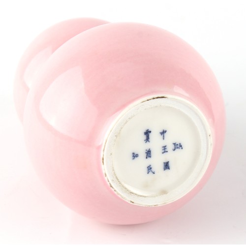 500 - Property of a deceased estate - a modern Chinese Jingdezhen Middle Kingdom pale pink double gourd va... 