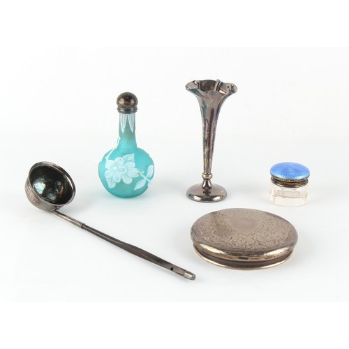 192 - Property of a lady - a small quantity of silver and silver mounted items including a late 19th / ear... 