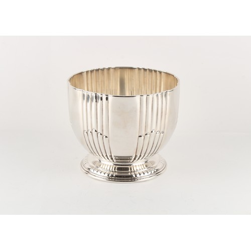 231 - Property of a lady - Buccellati, Italy - a modern sterling silver bowl, marked to base, 7.1ins. (18c... 