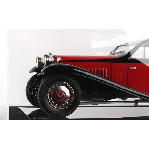 283 - Property of a lady - a Pocher 1:8 scale model K86 Bugatti 50T Superprofile (1932), in case with mirr... 