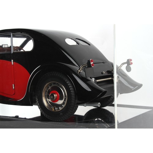 283 - Property of a lady - a Pocher 1:8 scale model K86 Bugatti 50T Superprofile (1932), in case with mirr... 