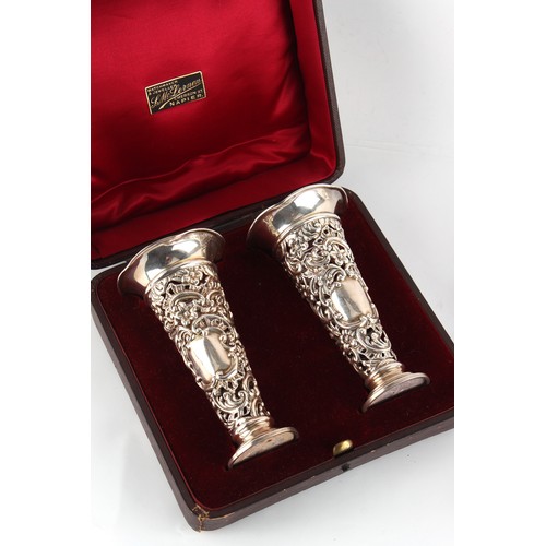 205 - Property of a lady - a pair of Edwardian silver spill vases, Synyer & Beddoes, Birmingham 1901, 5.1i... 