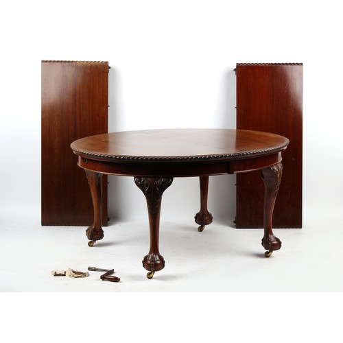 336 - Property of a lady - an early 20th century Chippendale style mahogany oval telescopic extending dini... 