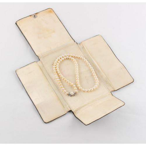 154 - Property of a gentleman - a cultured pearl single strand necklace, the pearls approximately 7mm diam... 