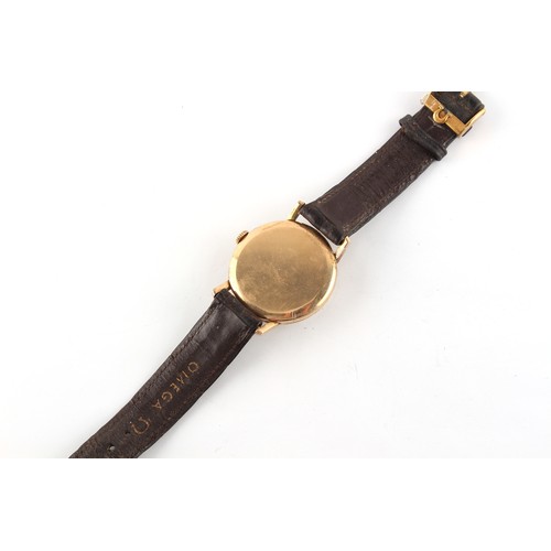 35 - Property of a lady - a gentleman's Universal Geneve unmarked 18ct gold (tested) wristwatch, with 17-... 