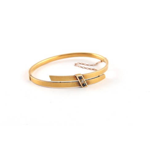 105 - A late Victorian 15ct gold hinged bangle set with a single round cut diamond flanked by two round cu... 