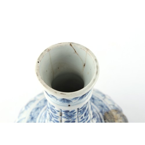 99 - Property of a gentleman - a Chinese blue & white bottle vase, Kangxi period (1662-1722), damages, 8i... 