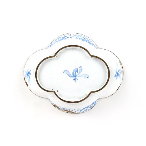 38 - Property of a lady - a small Chinese Canton enamel quatrefoil dish, losses to enamel on reverse, 3.8... 