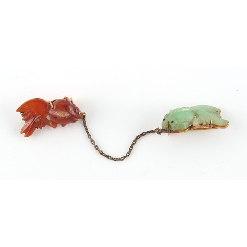 45 - Property of a gentleman - an early 20th century Chinese carved jadeite & agate twin fish brooch; tog... 