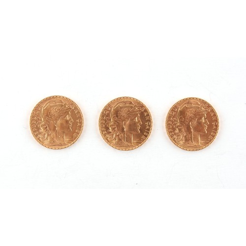 172 - Property of a lady - gold coins - three 1909 French 20 franc gold coins or Napoleons, rooster revers... 