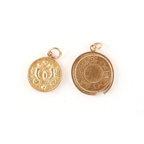 69 - Property of a lady - a Saudi gold guinea coin pendant, the unmarked mount tests 9ct, approximately 1... 