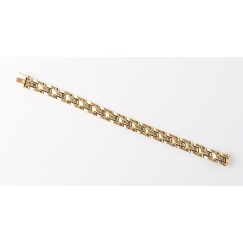 87 - Property of a lady - a modern 14ct yellow gold link bracelet, 7ins. (18cms.) long, approximately 15.... 