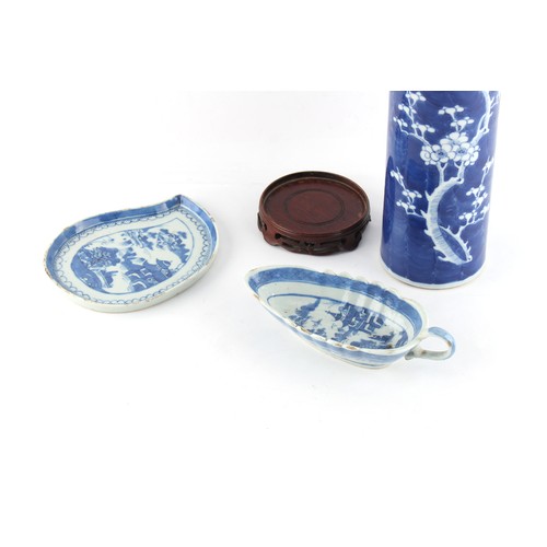 173 - Property of a gentleman - an 18th century Chinese Qianlong period blue & white exportware leaf shape... 