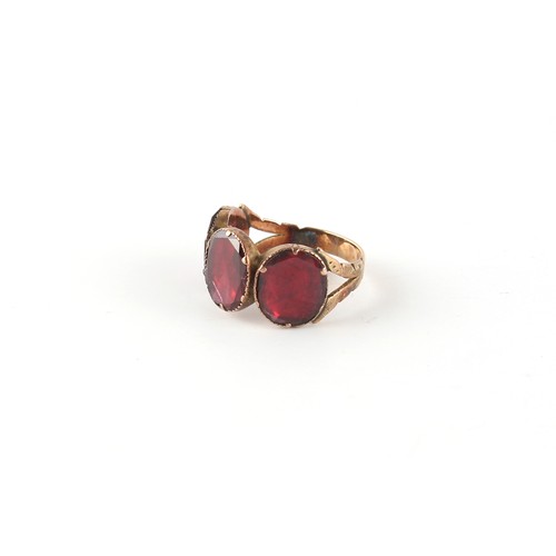 163 - Property of a lady - a Georgian unmarked gold garnet three stone ring, the garnets approximately 9 x... 