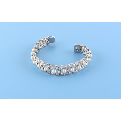 87 - A white gold diamond & pearl bracelet, circa 1915, the round brilliant cut diamonds weighing a total... 