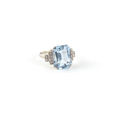 91A - Property of a lady - an Art Deco style unmarked white gold aquamarine & diamond ring, the octagonal ... 