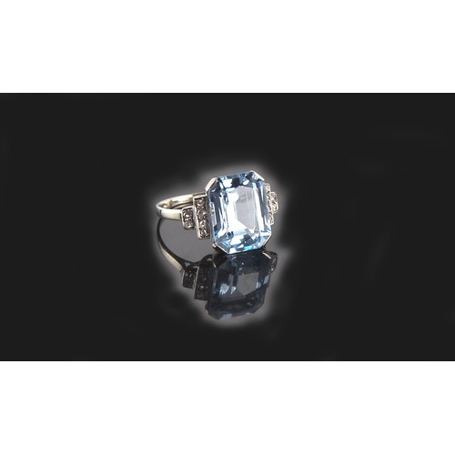 91A - Property of a lady - an Art Deco style unmarked white gold aquamarine & diamond ring, the octagonal ... 