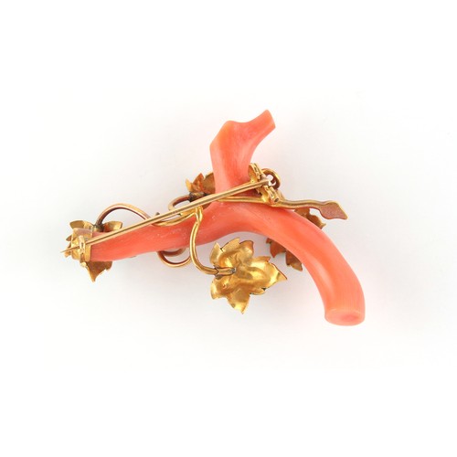 116 - A Victorian unmarked gold coral & green enamel vine brooch, 66mm long, in tatty brown leather Tessie... 