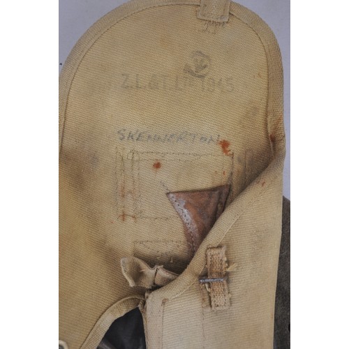 18 - WW2 Canadian Browning Hi Power Holster & REME Beret. Holster marked 'ZL&T' with date 1945. C... 