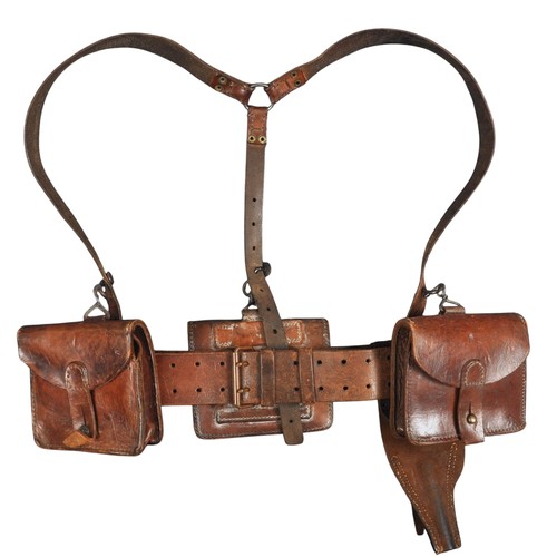 46 - WW1 French Belt Equipment Set 1915 . Brown leather equipment set as worn by French troops from early... 