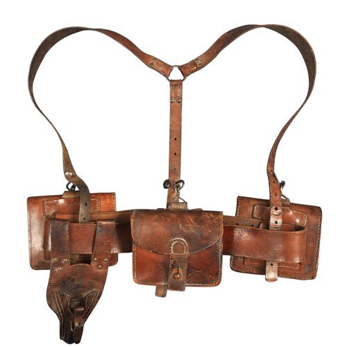 46 - WW1 French Belt Equipment Set 1915 . Brown leather equipment set as worn by French troops from early... 