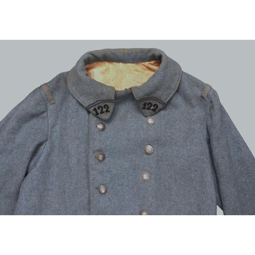 47 - WW1 French 22nd Infantry Regiment M15 Greatcoat. WW1 French infantry greatcoat of the Model 1915 wit... 