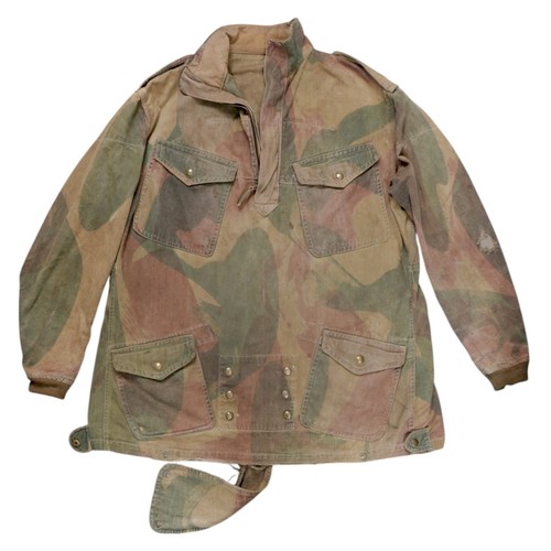 131 - WW2 British First Pattern Paratrooper Denison Smock 1943. A large sized 7 Denison smock with intact ... 