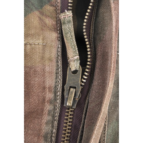 131 - WW2 British First Pattern Paratrooper Denison Smock 1943. A large sized 7 Denison smock with intact ... 