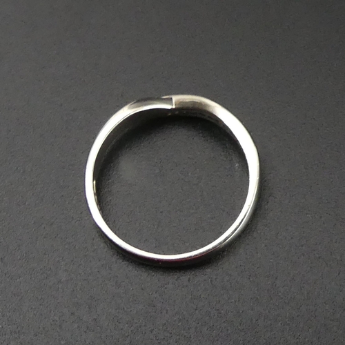 147 - 18ct white gold diamond ring. Size 'N'. 2.7mm wide. 3.4 grams.