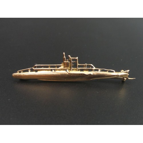 210 - 9 carat gold World War I U-Boat brooch, circa.1914. 45mm long 2.1 grams.