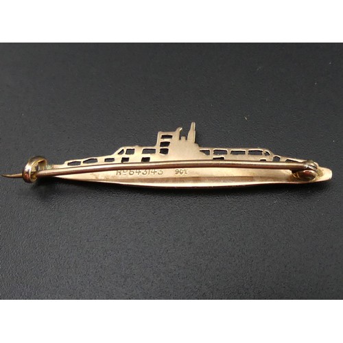 210 - 9 carat gold World War I U-Boat brooch, circa.1914. 45mm long 2.1 grams.