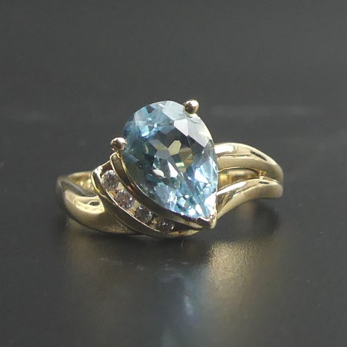 16 - 9 carat gold blue topaz and diamond ring, size N 1/2.
3.2 grams. Head 10.7mm band 1.8mm. UK Postage ... 