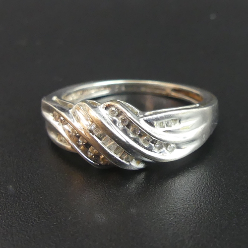 40 - 9 carat white gold diamond twist ring. Size N 1/2. Top 8mm wide band 1.8mm wide. 2.5 grams.
UK Posta... 