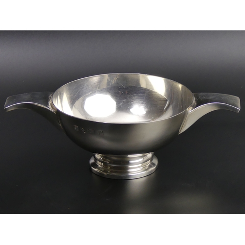 65 - Elizabeth II silver twin handled Quaich, Birmingham 1995. 305 grams. 20.3 cm wide x 6.5 cm high.
UK ... 