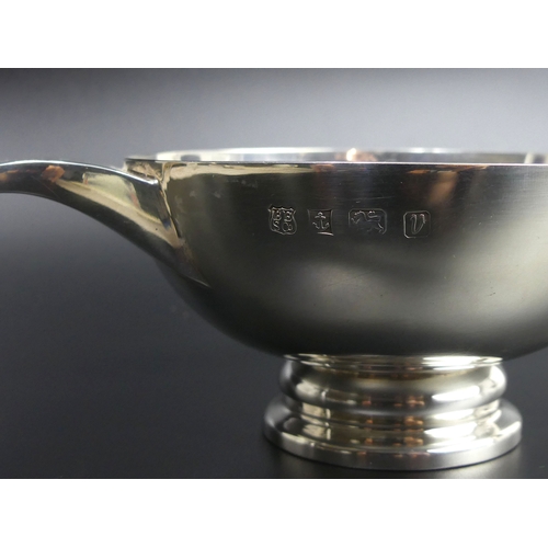 65 - Elizabeth II silver twin handled Quaich, Birmingham 1995. 305 grams. 20.3 cm wide x 6.5 cm high.
UK ... 