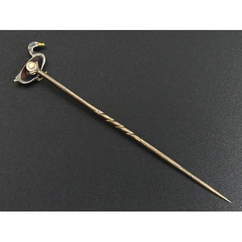 72 - A diamond and ruby duck design stick pin, circa 1890. 2 grams. 67 mm in length. Duck 13 mm wide.
UK ... 