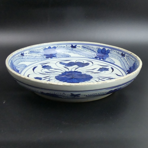 112 - Antique Chinese blue and white hand painted porcelain dish, 27.5 cm diameter x 5.8 cm high. UK Posta... 